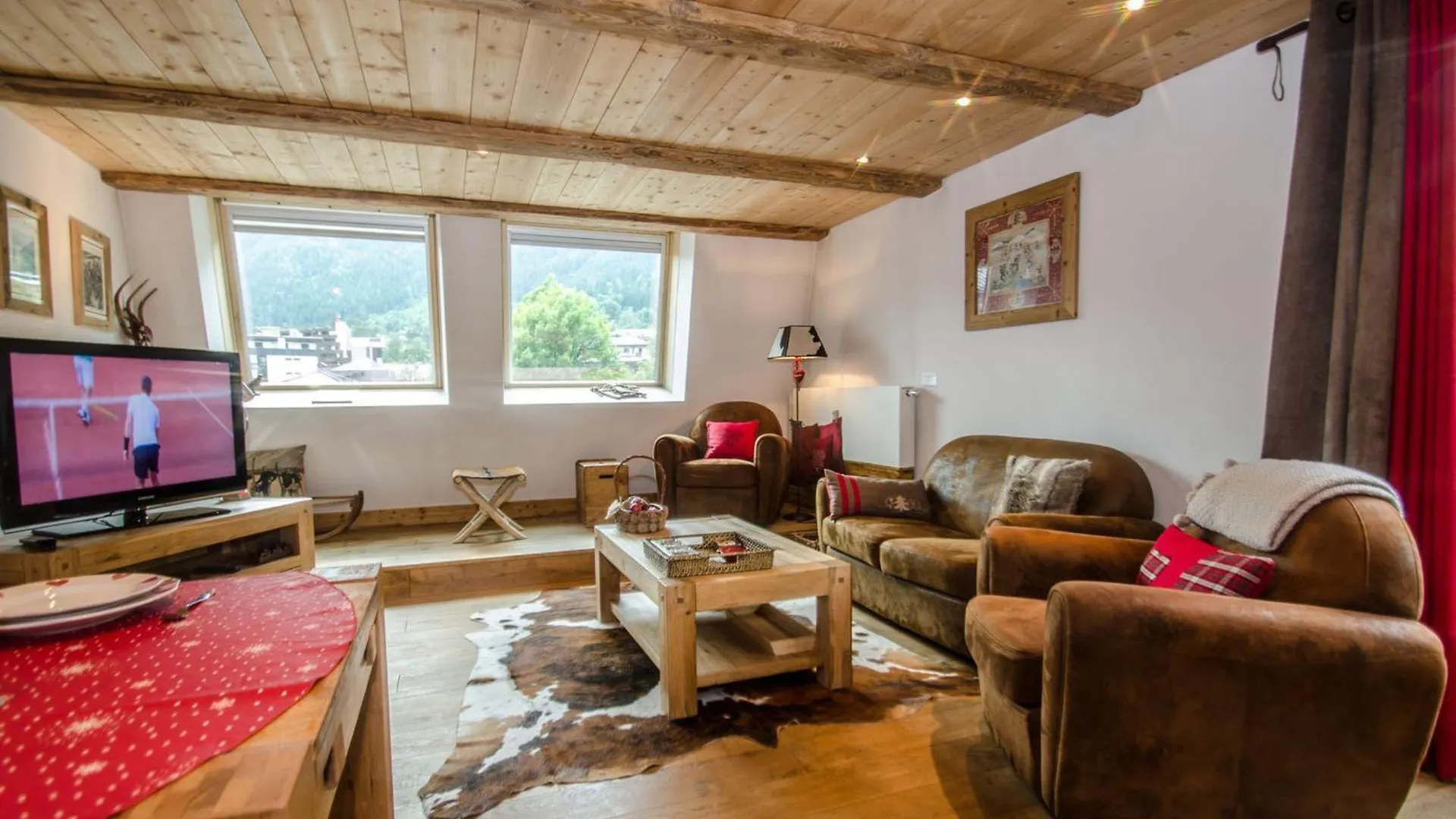 Superbe Appartement 3 Etoiles A Chamonix, 2 Chambres, Balcon, Cheminee Deco, Parking Et Wi-Fi - Fr-1-343-197